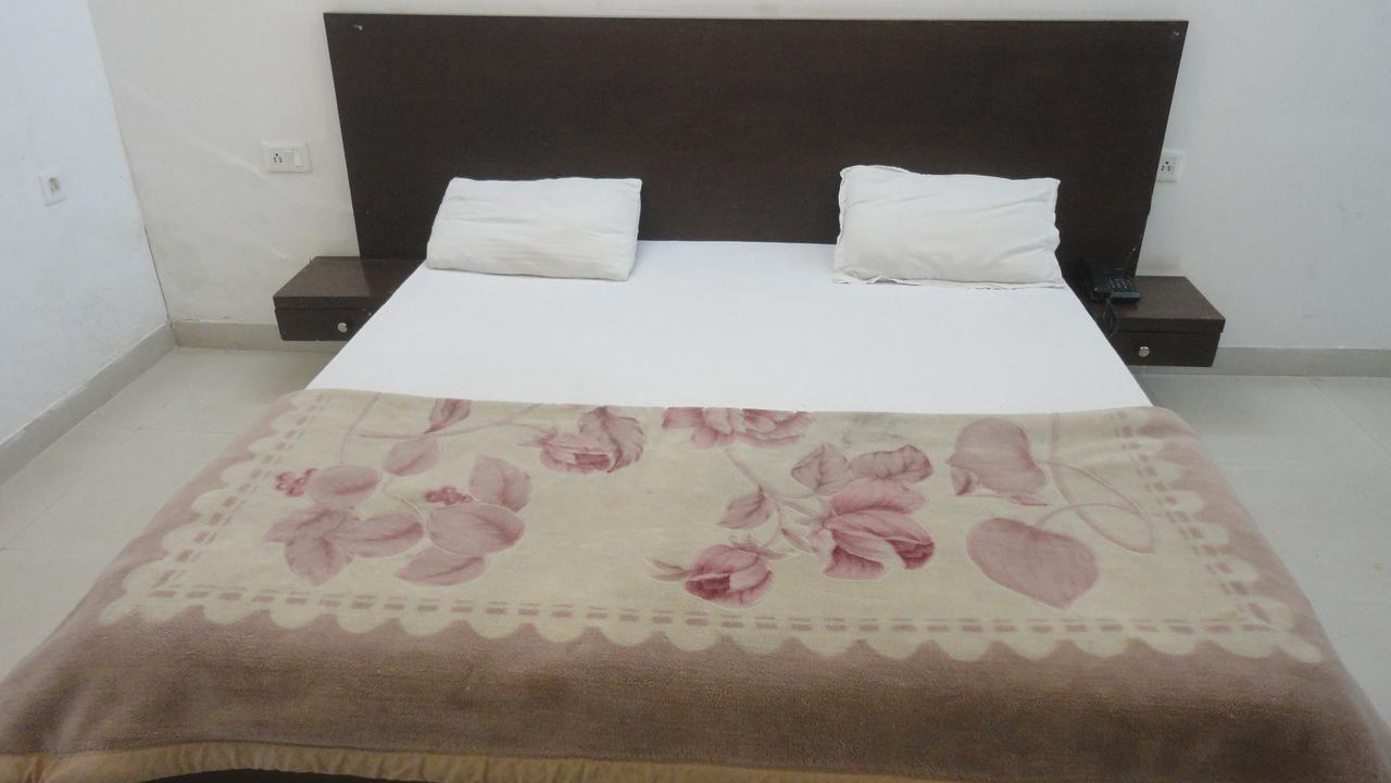 Hotel Satyartha Kathgodam ภายนอก รูปภาพ