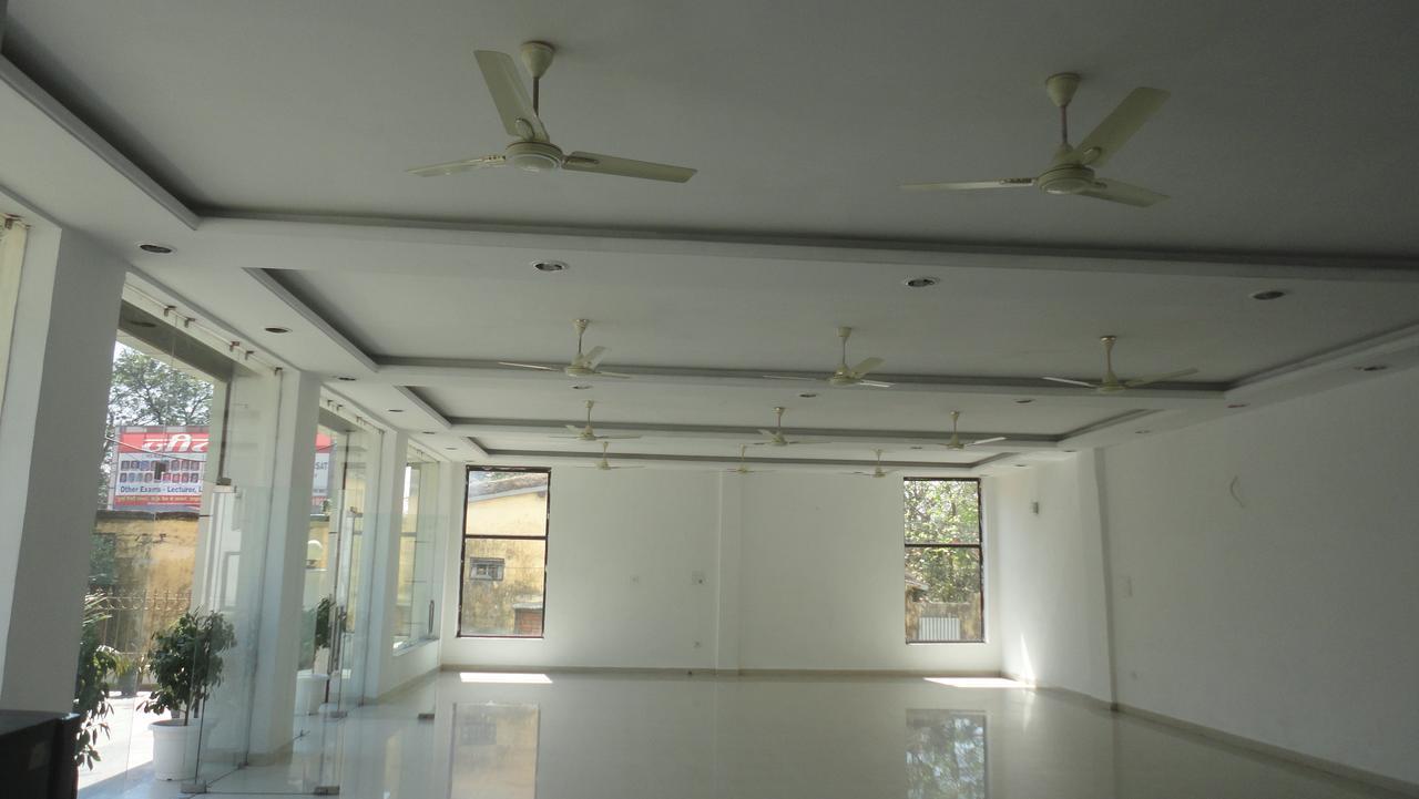 Hotel Satyartha Kathgodam ภายนอก รูปภาพ