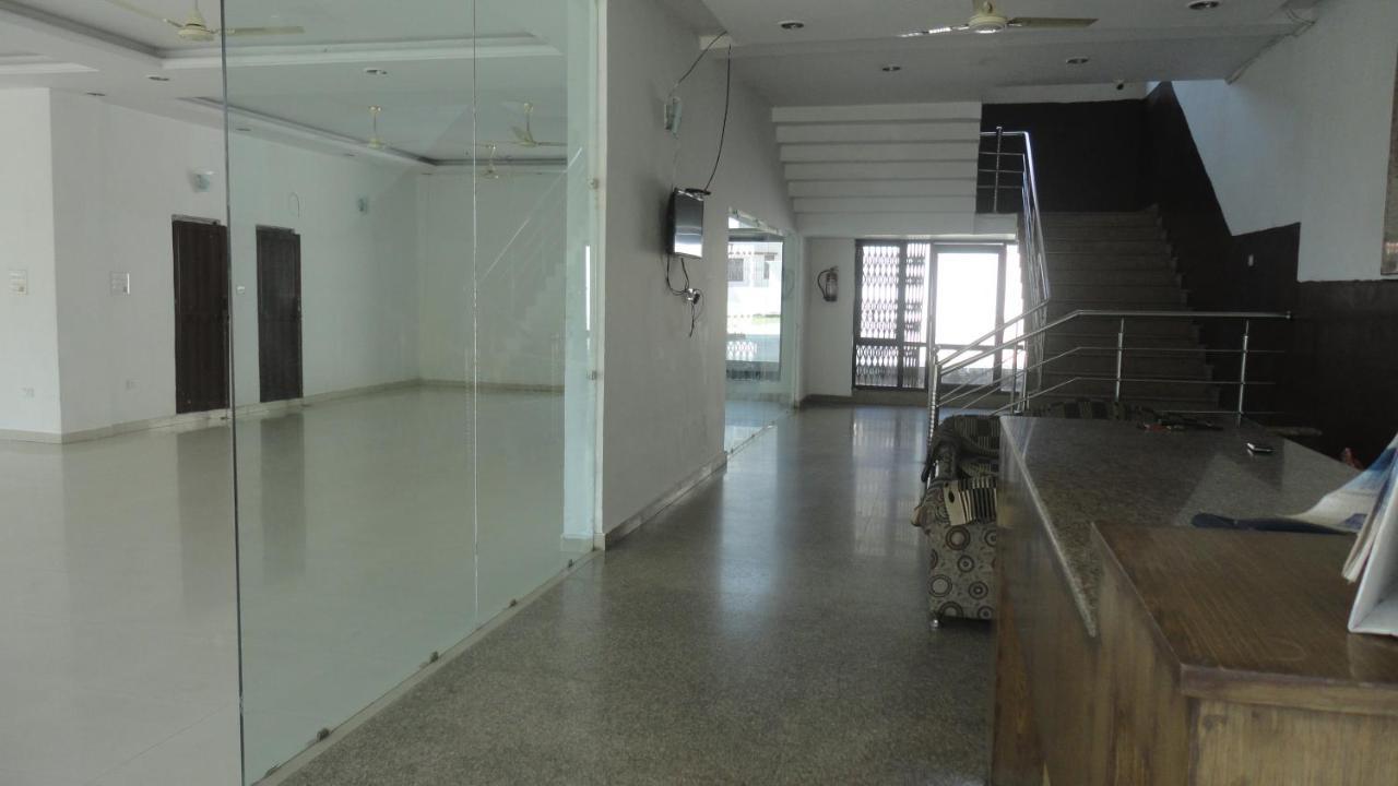 Hotel Satyartha Kathgodam ภายนอก รูปภาพ